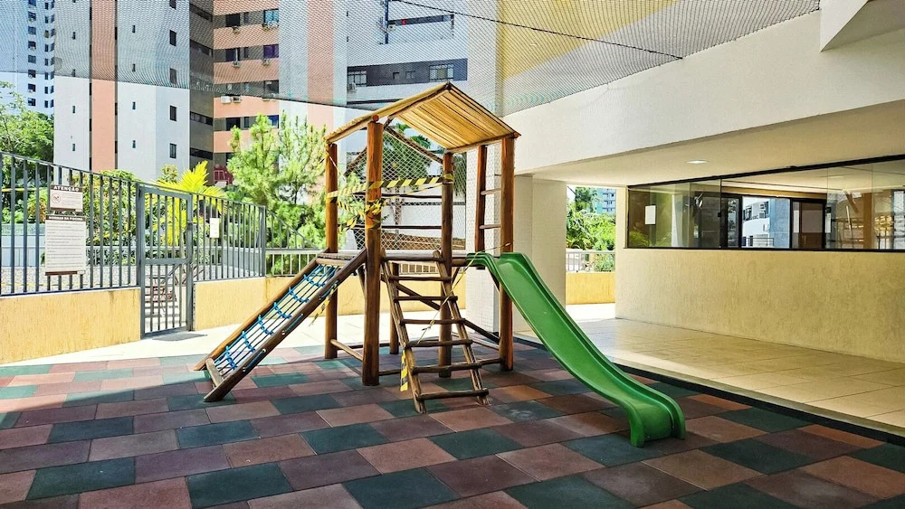 Apto c Piscina Academia e Churrasqueira em Pituba