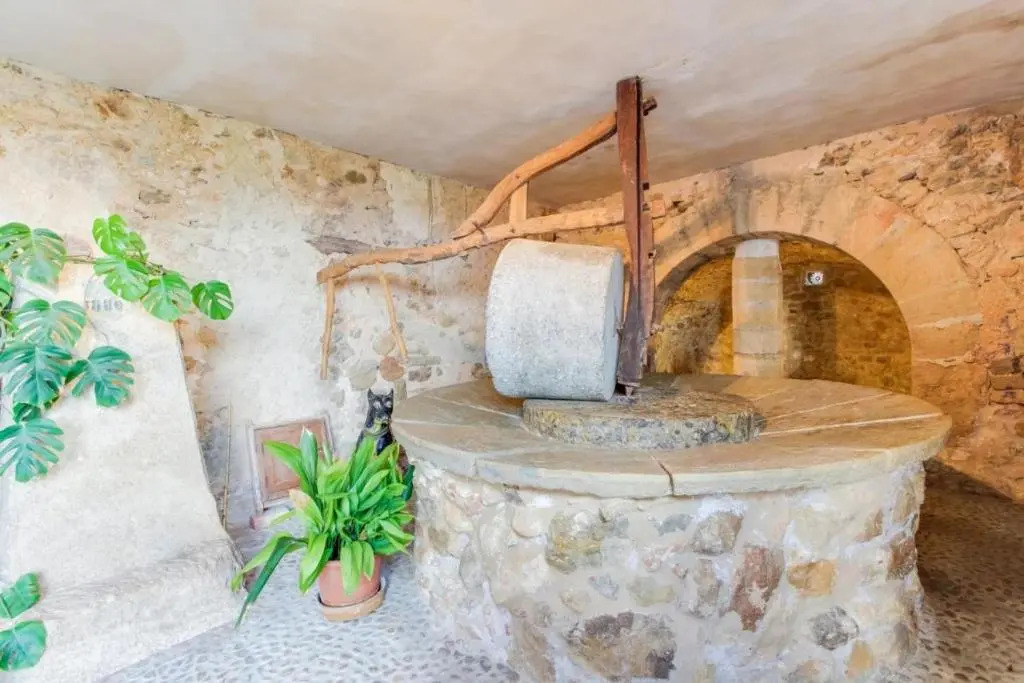 Villa in Consell With Private Pool, air Conditioning and Wifi