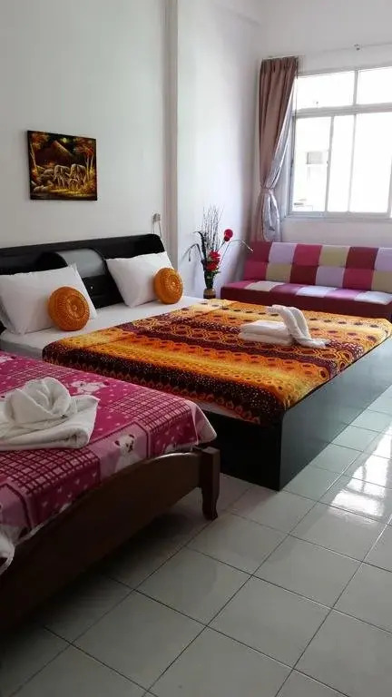 Lee Guesthouse And Massage