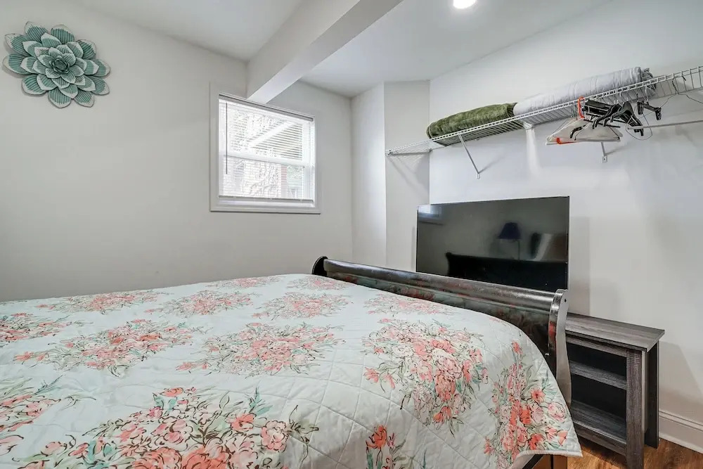 1 Mi to Wilmington Riverwalk: Getaway w/ Gas Grill