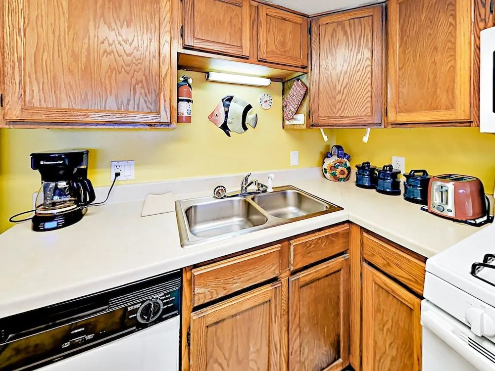 Beachy 1BR 1BA Port Aransas Condo by RedAwning