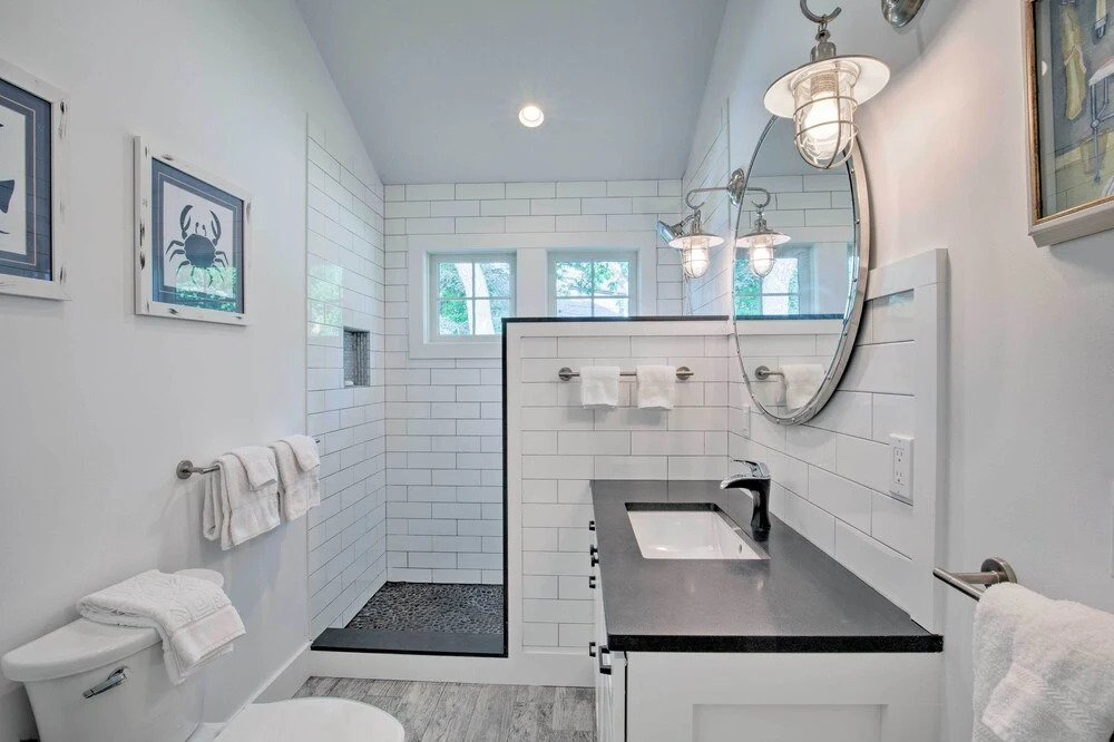 Distinctive Hamptons Home w/ Pool Near Bay, Ocean