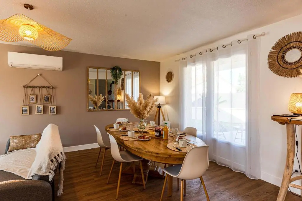 Sublime villa des Oliviers - Piscine chauffée, espace détente, Baby-foot, cuisine extérieure - proche dAgen