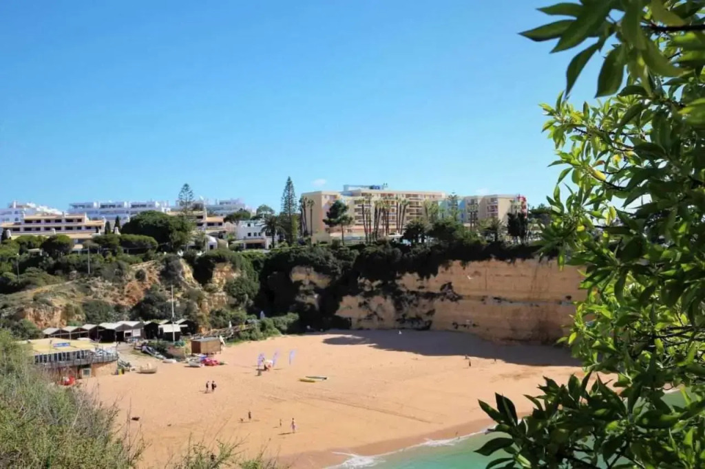 AlgarveSand - Beautiful House with pool near the beach