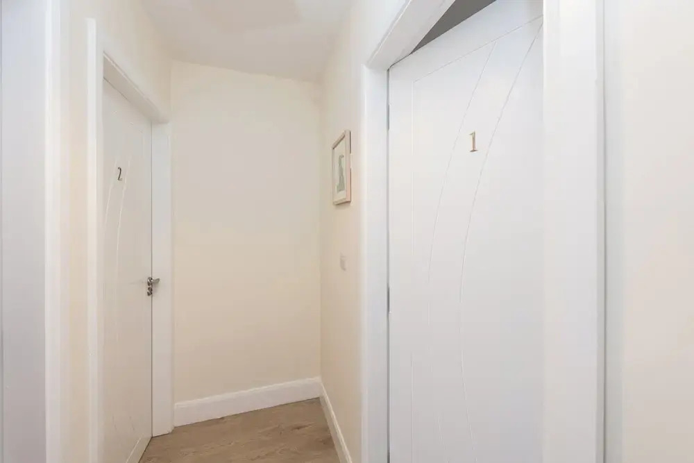 2br-sleeps4-parking-nearcork-6mintoairport