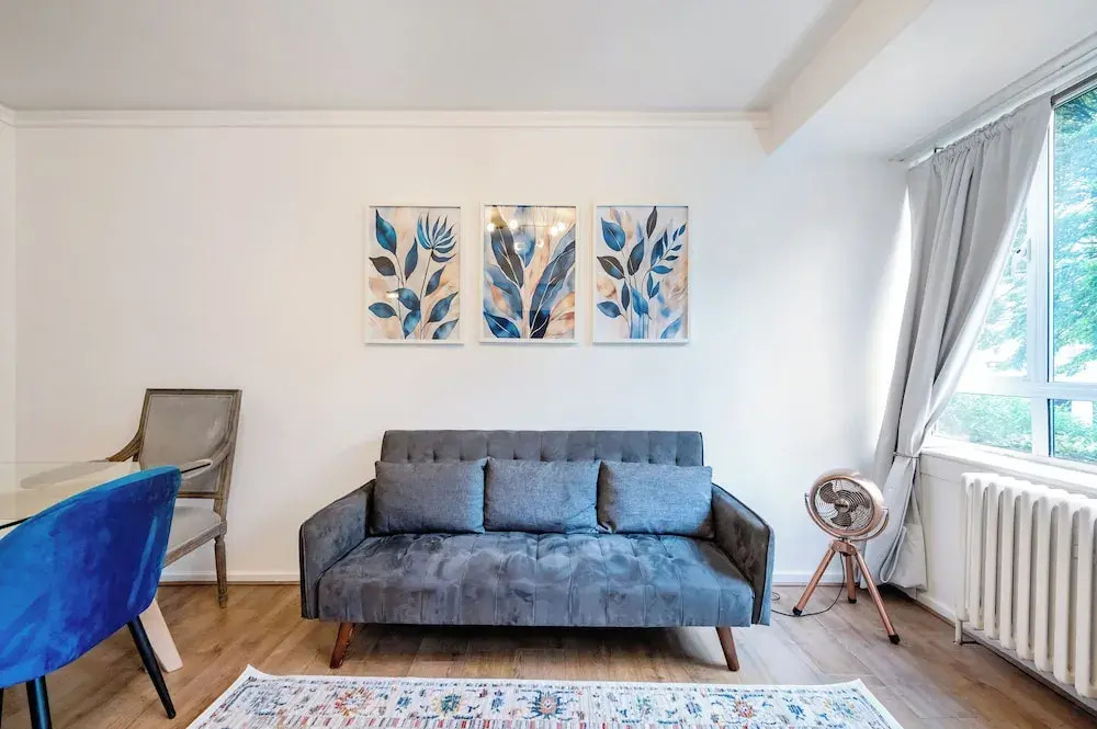 Cozy 2 bedroom flat- Heart of Victoria