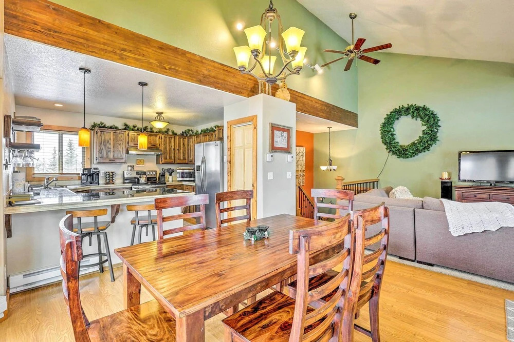 Silverthorne Ski Base w/ Mtn Views: Walk to Trails