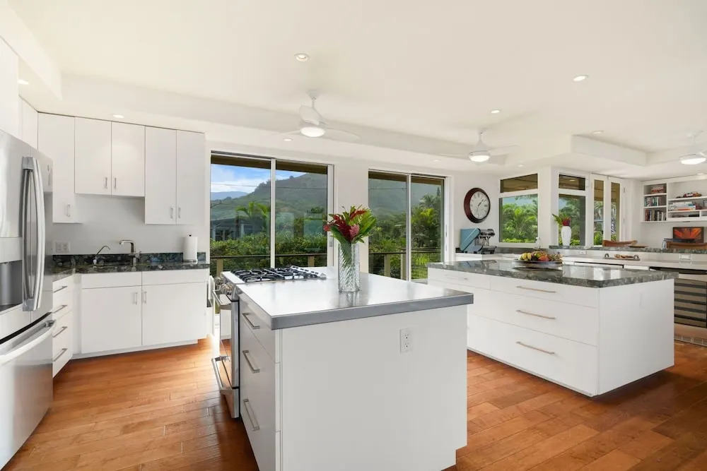 King Hale 4 Bedroom Home by RedAwning