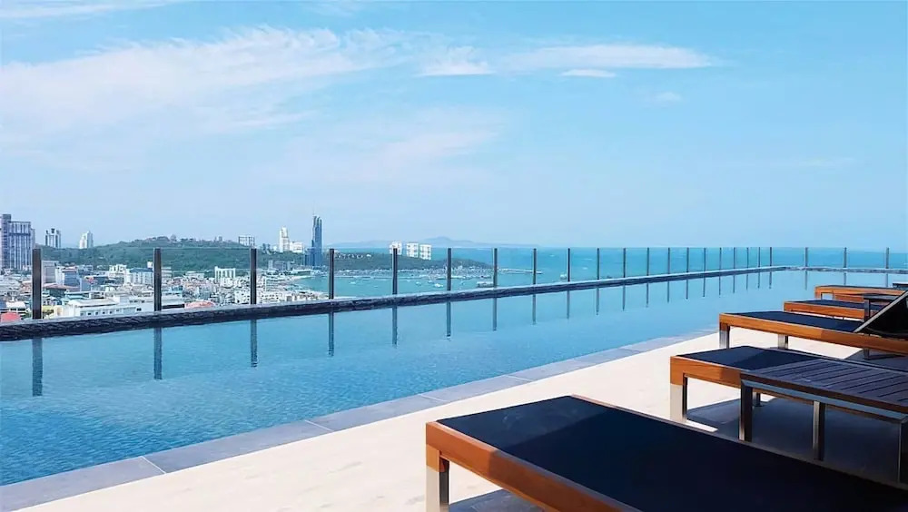 Central Location, Amazing Infinity Pool Near Beach