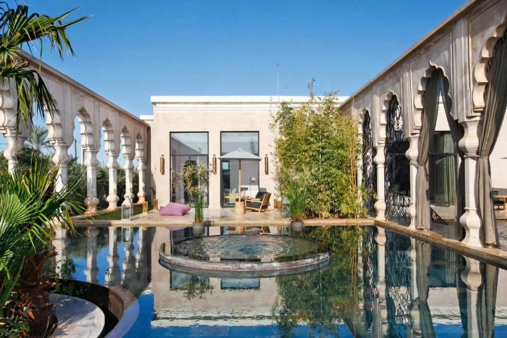 Palais Namaskar