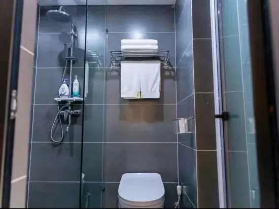 Xinxiang Yilan Hotel (Baolong Plaza)