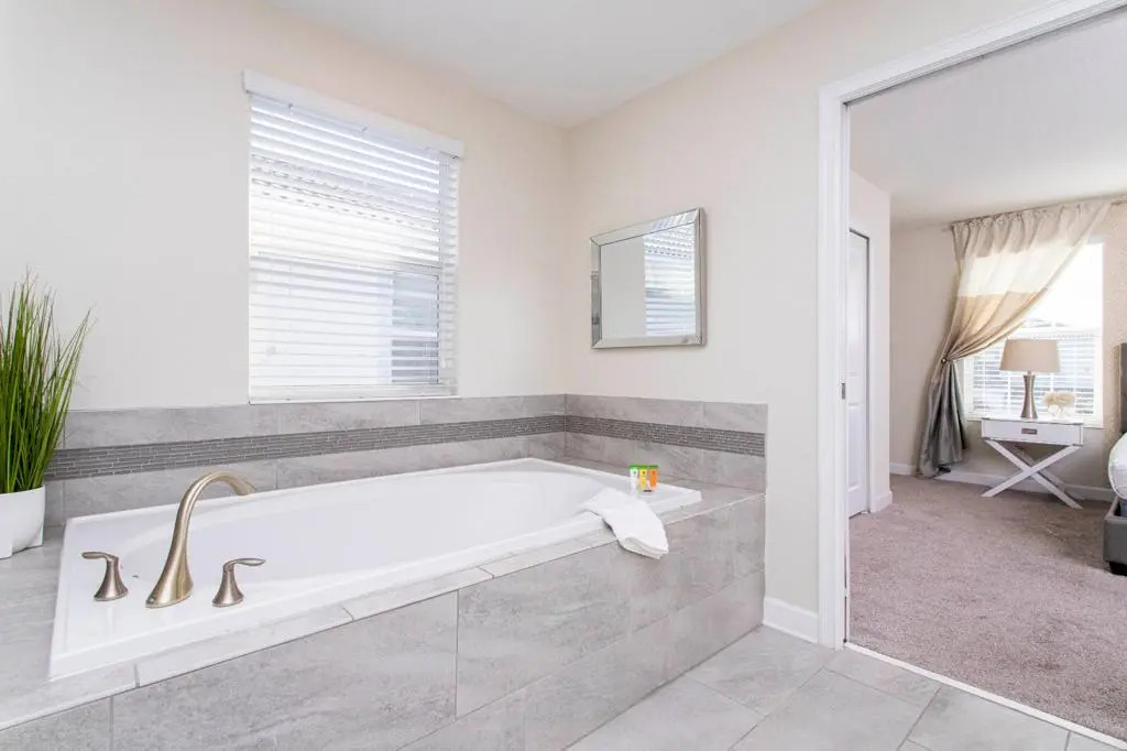 FUN 6 Bed MINNIE and AVENGERS at CHAMPIONS GATE, Davenport , US