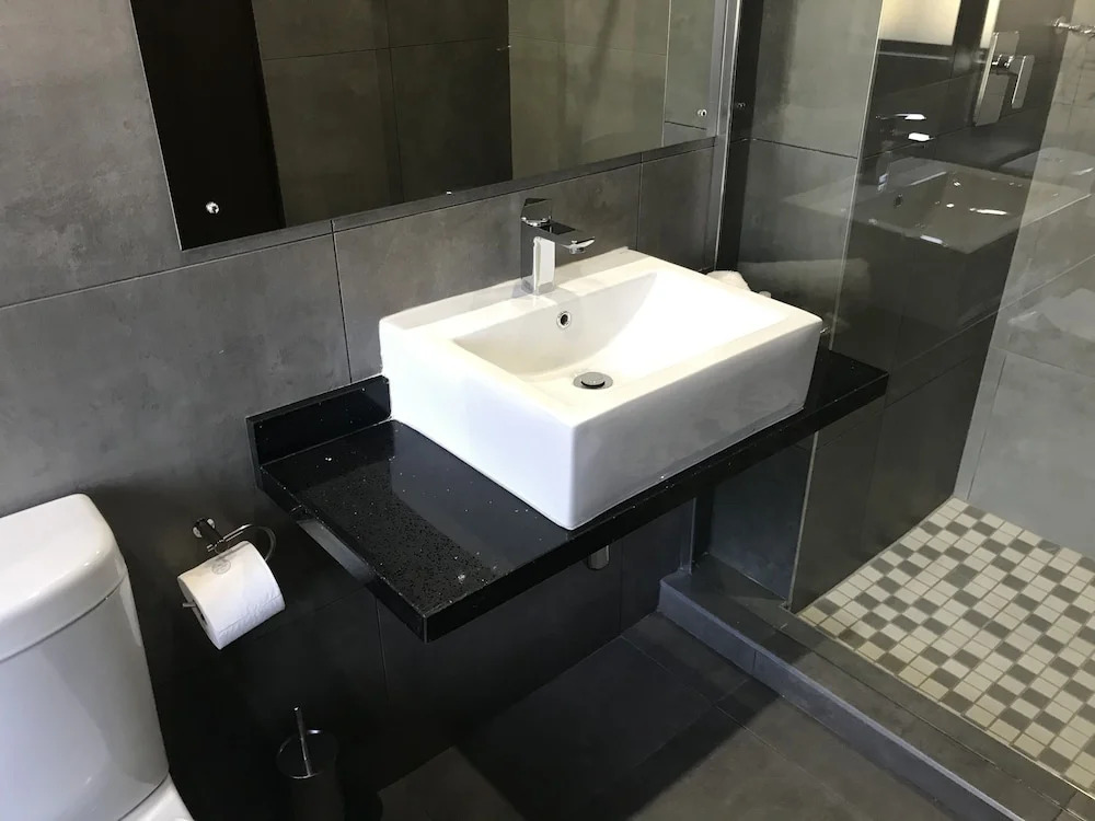La Orchard Hotel