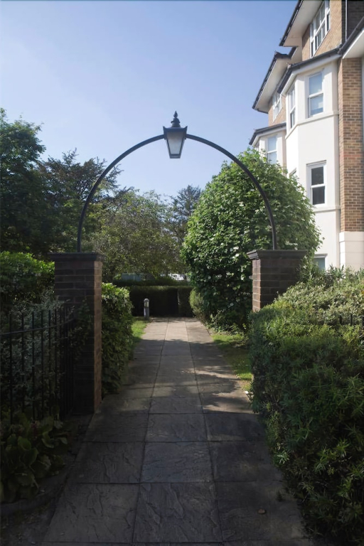 Bright 1 Bedroom Home in West London W/parking!