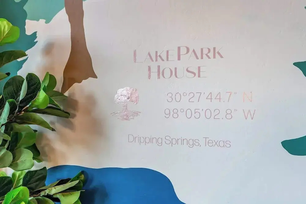 Luxurious Lake Park House: Sleeps 25, Pool, Hot-tub, Firepit and Game Room!