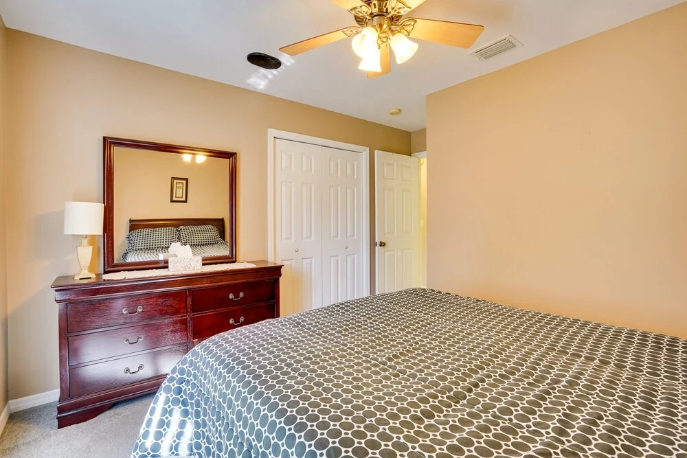 Walk to Lake: Home w/ Screened Porch in Sebring!