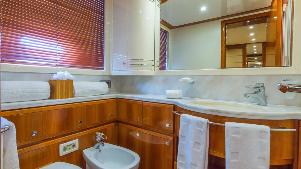 Miami Beach Luxury Yacht Charters