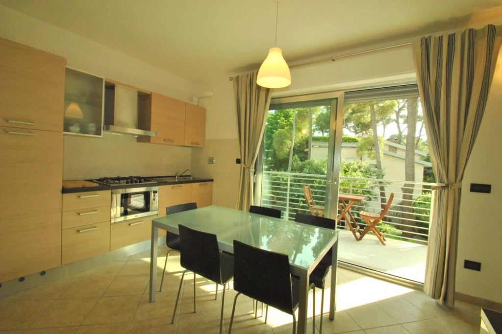 In vacation residence, mt. 50  from the sea, apartment on the 1st floor with terrace, 3 beds. Reserv-Venus- Bilocale Mare