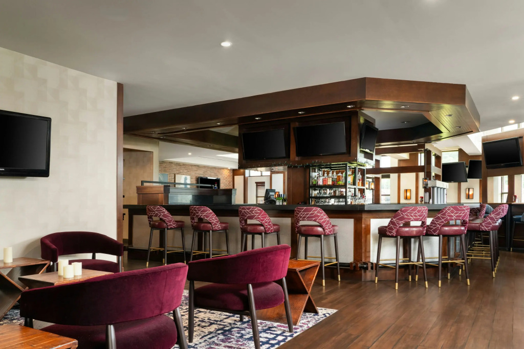 DoubleTree by Hilton Bradley International Airport