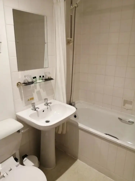 Eight Acres Hotel
