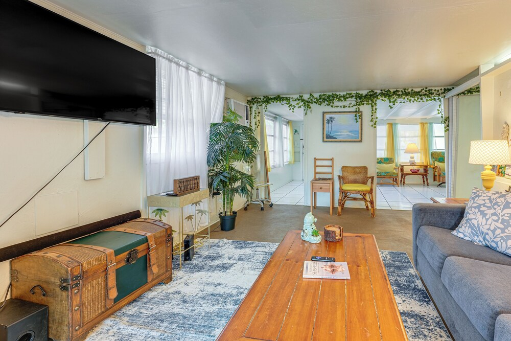 Sun & Sand in St Pete! Family Home w/ Tiki Bar