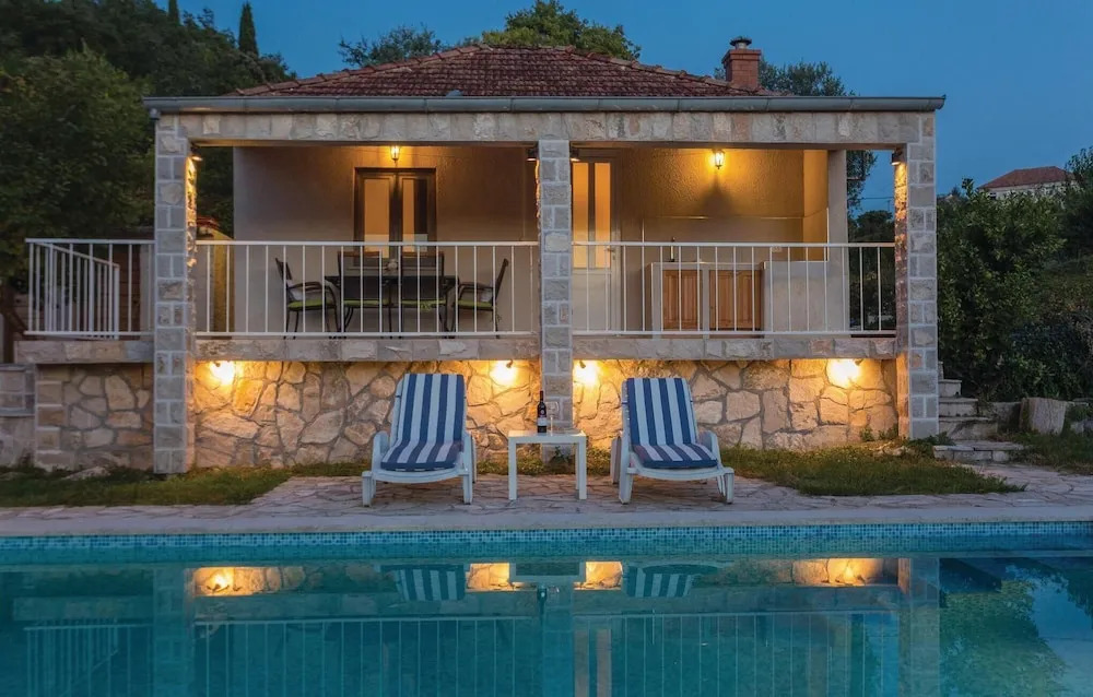 Beautiful Home in Radovcici With Wifi and 2 Bedrooms