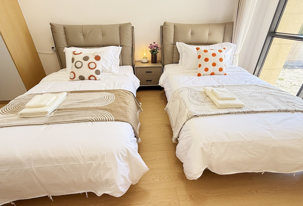 Lakefront 3BRM Holiday Villa in Kunming
