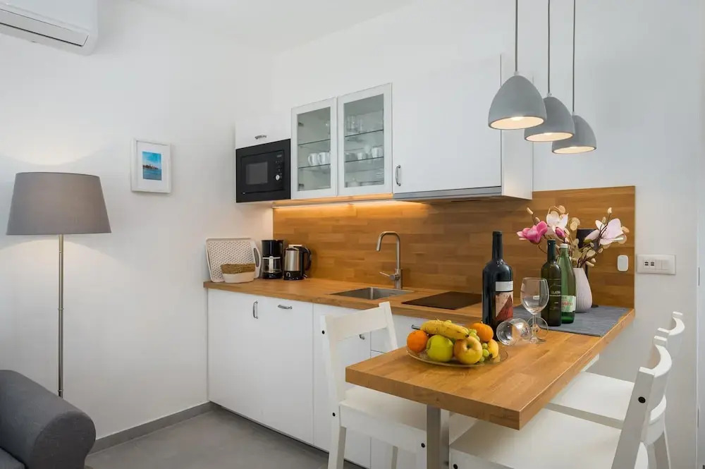 Attractive Apartment With Garden
