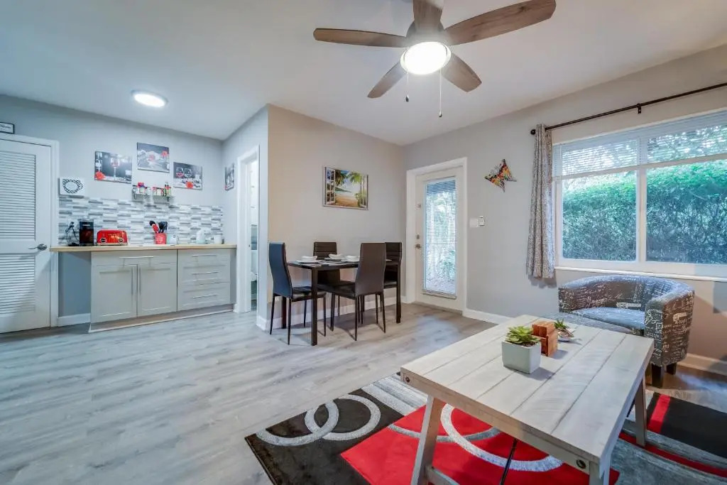 Hainsley Apartments at 1136
