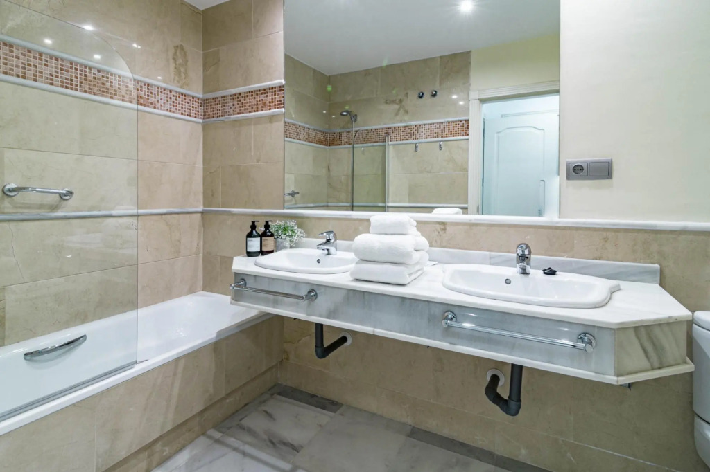 FA - Fabulous Apartment with in and outdoor Pool
