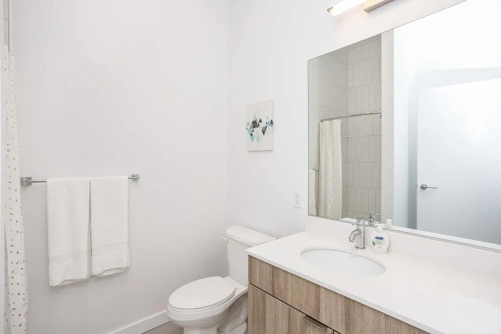 Luxury Apt Near Convcenter, Stadiums, & Harbor
