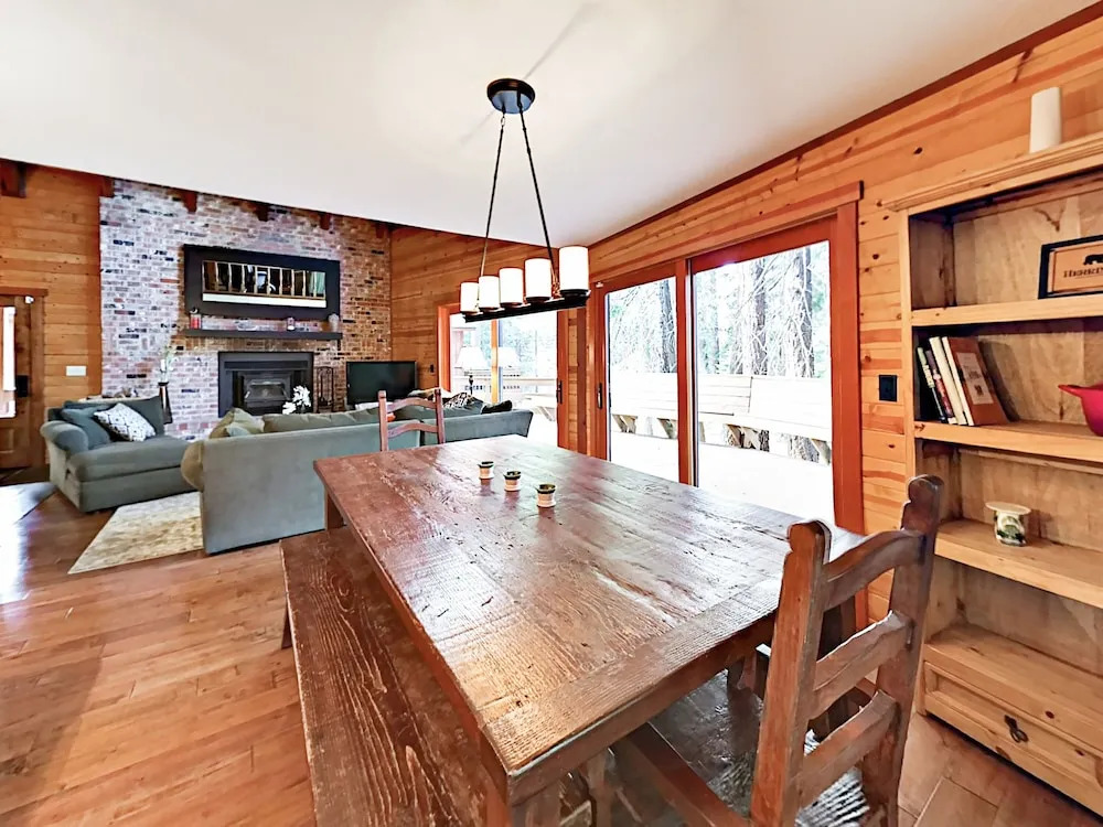 Herringbone Cabin 3 Bedrooms 2 Bathrooms Cabin
