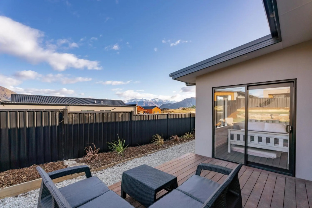 Paradise Point - Wānaka Holiday Home