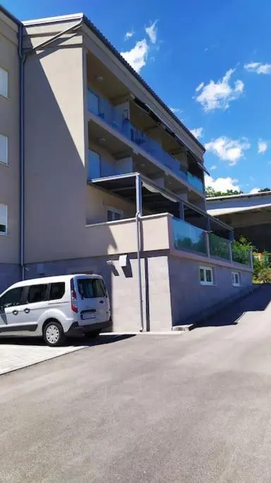 Urban studio with its own parking space