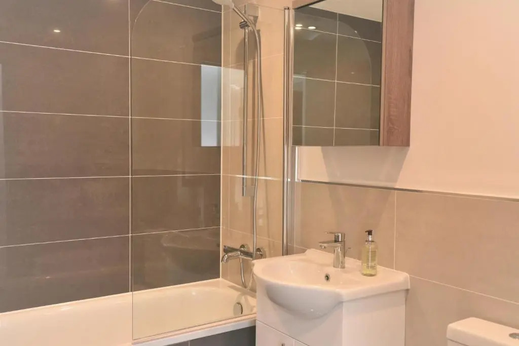 Exec 2Bed 2Bath Serviced Apartment Balcony Parking