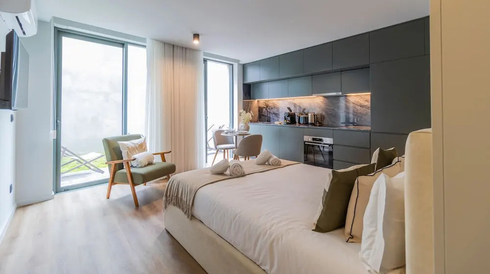 RUAH Apartments by LovelyStay
