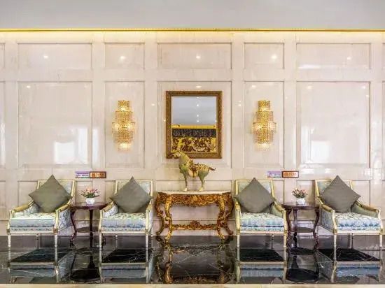 La Palazzo Hotel