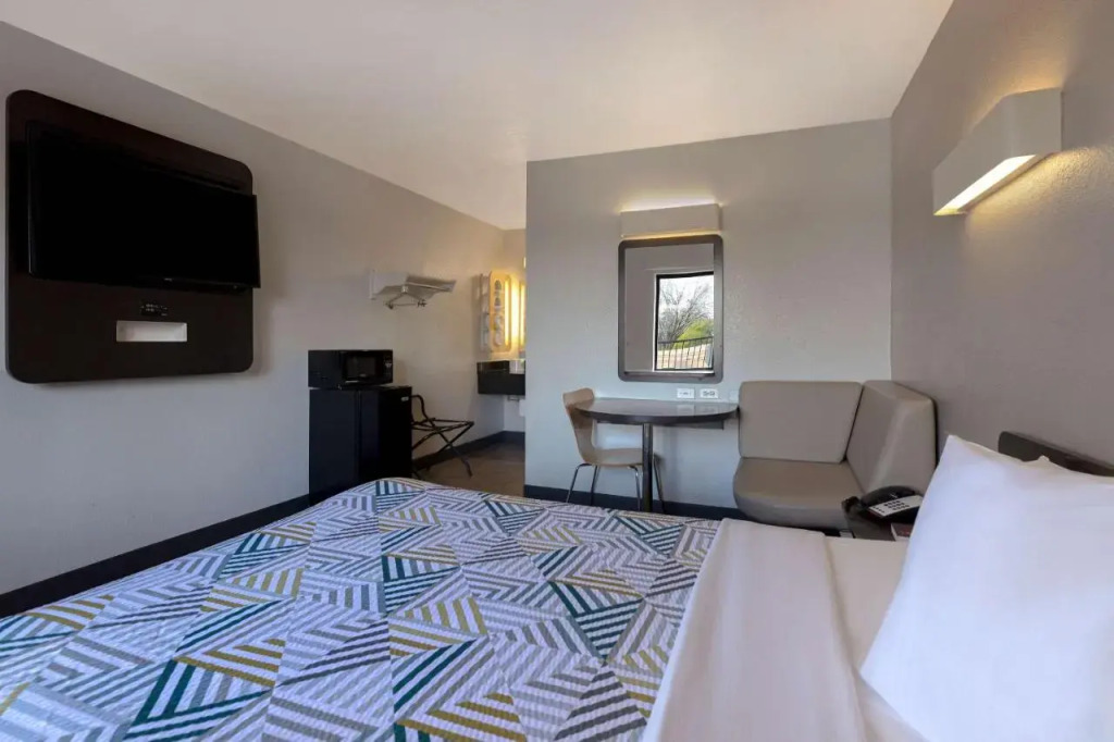 Super 8 San Antonio/near Seaworld