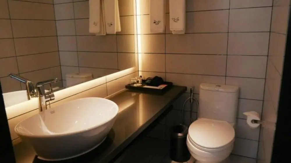 Guoshi Hotel (Dalian Donggang Business District Harbour Plaza Subway Station)