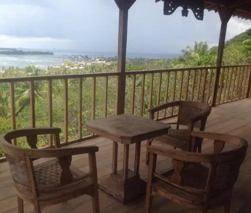 Cocohuts Hotel