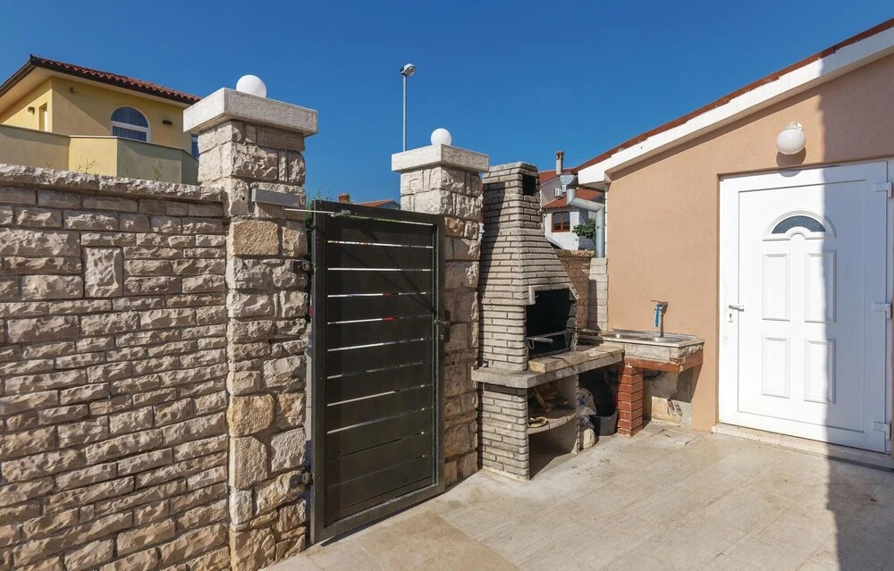 Beautiful Home in Pula With Wifi and 2 Bedrooms
