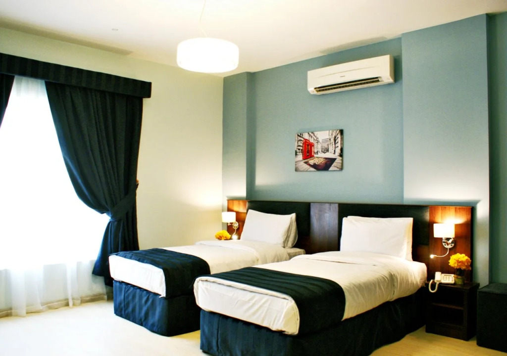 Weekend Hotel