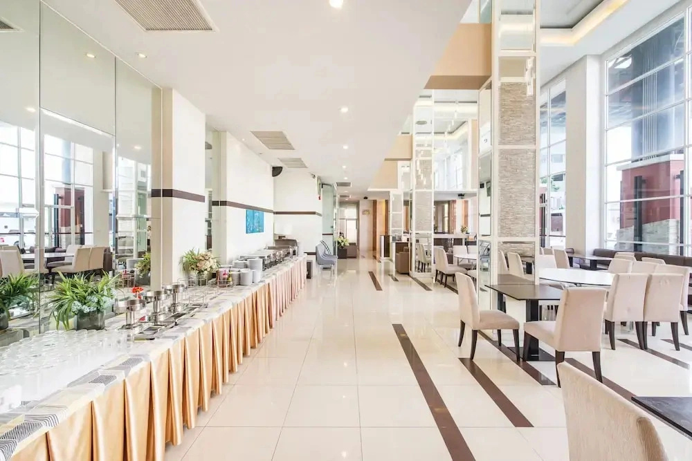 The Lavish Residence by Favstay