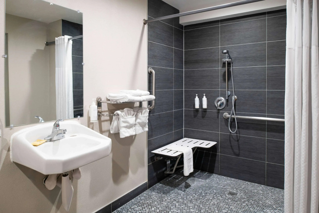 Days Inn & Suites by Wyndham Artesia