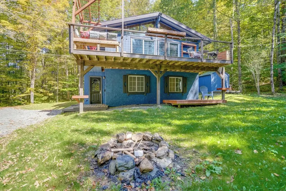 Treehouse Chalet Near Mt. Snow w/ On-site Trails!