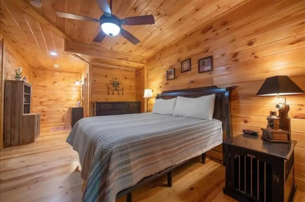 Underlook Cabin-secluded Cabin With Wifi Large Deck Gas Grill Wood Fireplace