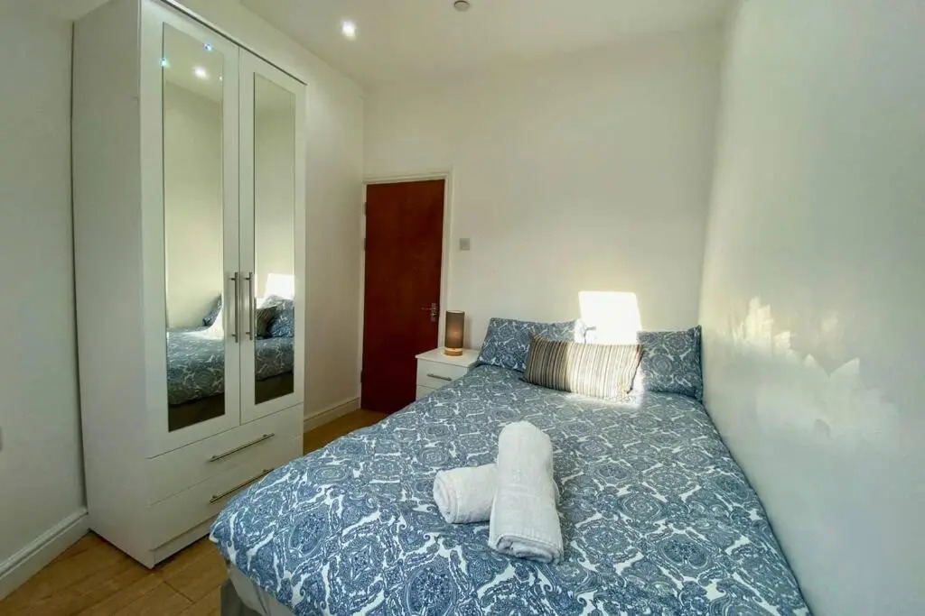 Group Of 8 Apartments For Up To 34 People By Centre!
