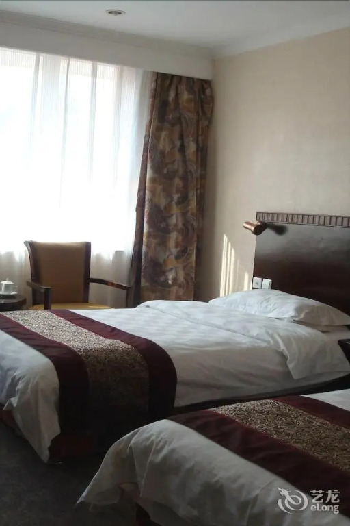 Yantai Celebrity Hotel