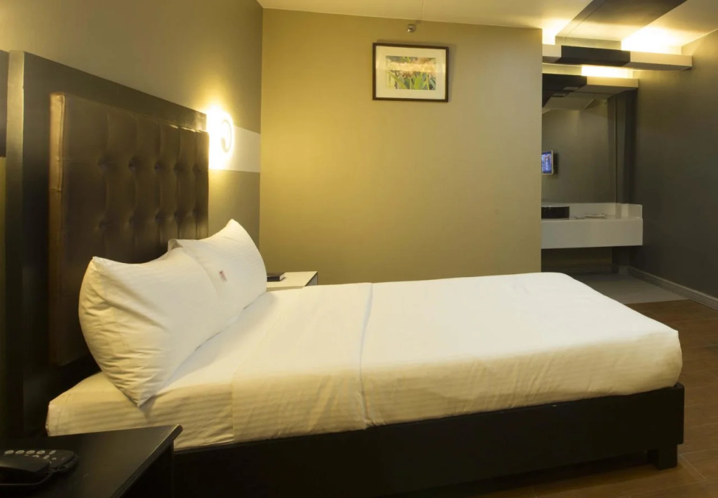 Lucky 9 Budget Hotel