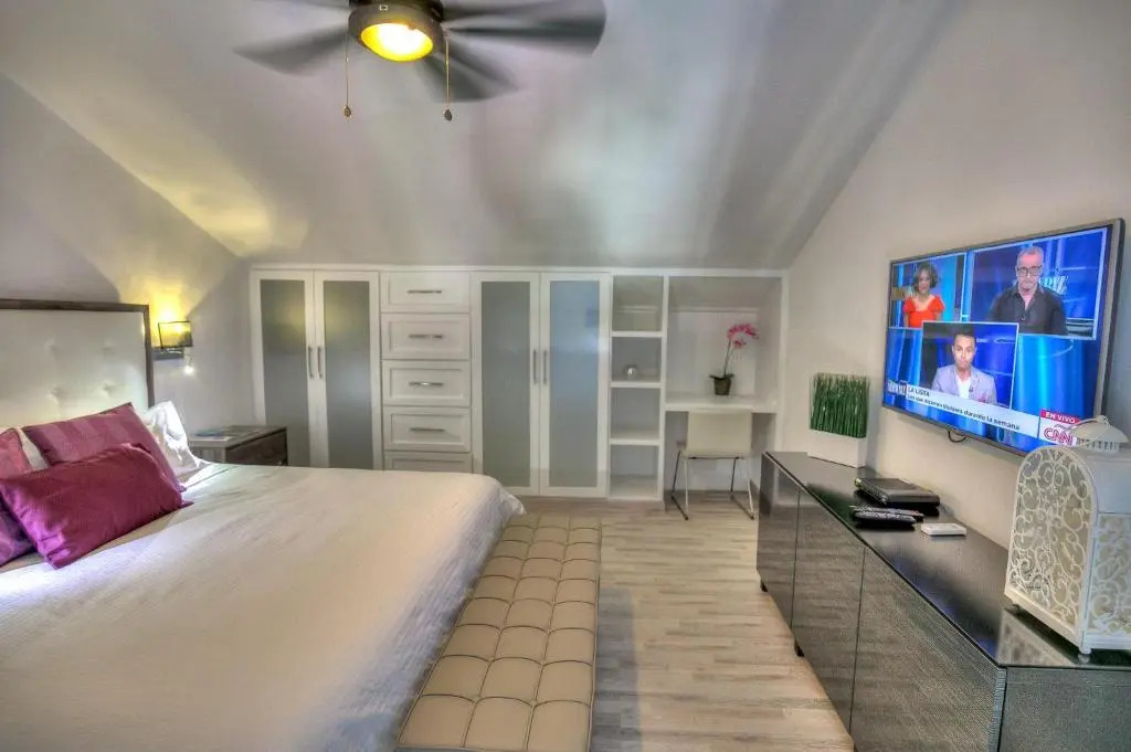 Chic Beach Apartment for Couples S-H203